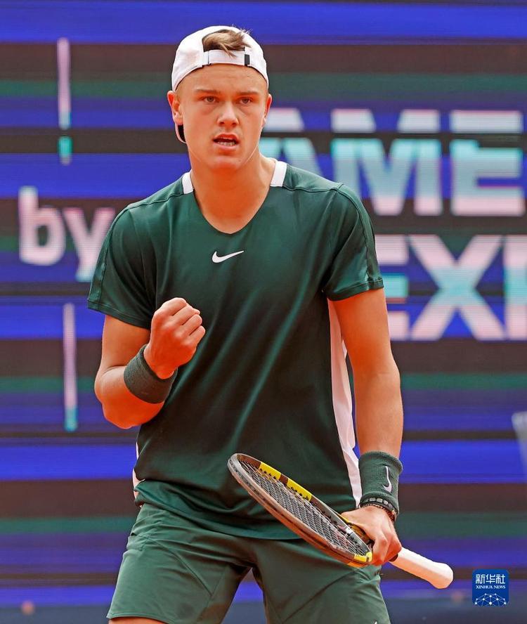 乎贯穿整个 乎贯穿整个