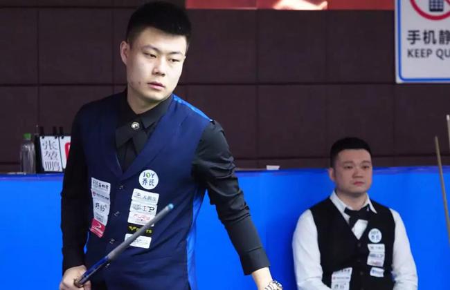 场上始终占 场上始终占