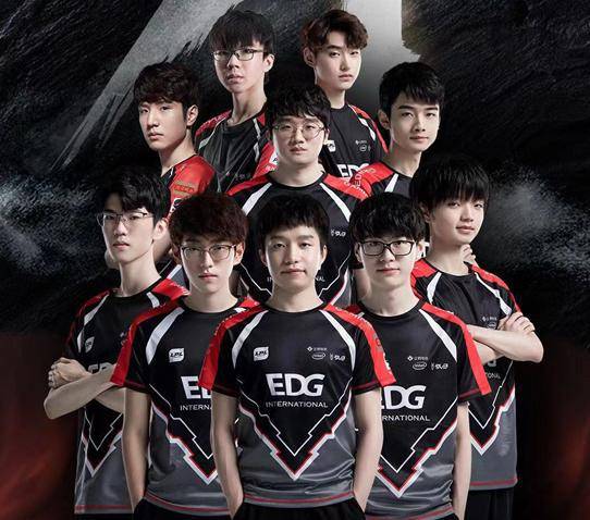 屹立不倒 屹立不倒