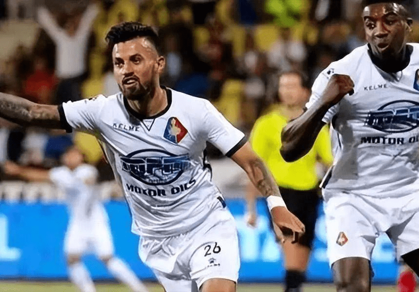 持足够的专 持足够的专